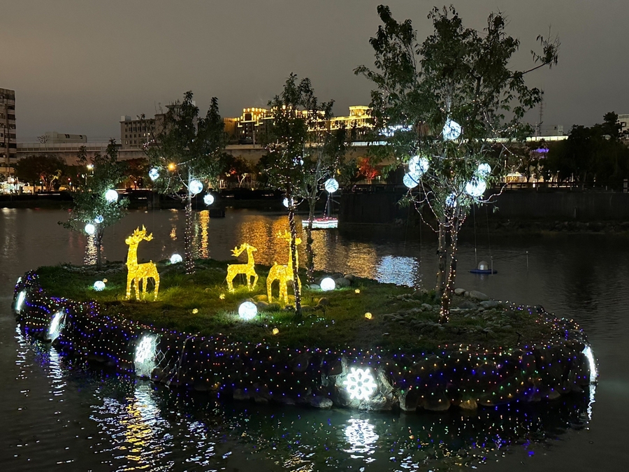 台中愈夜愈美麗  湧泉公園、台中公園造型燈飾璀璨迷人